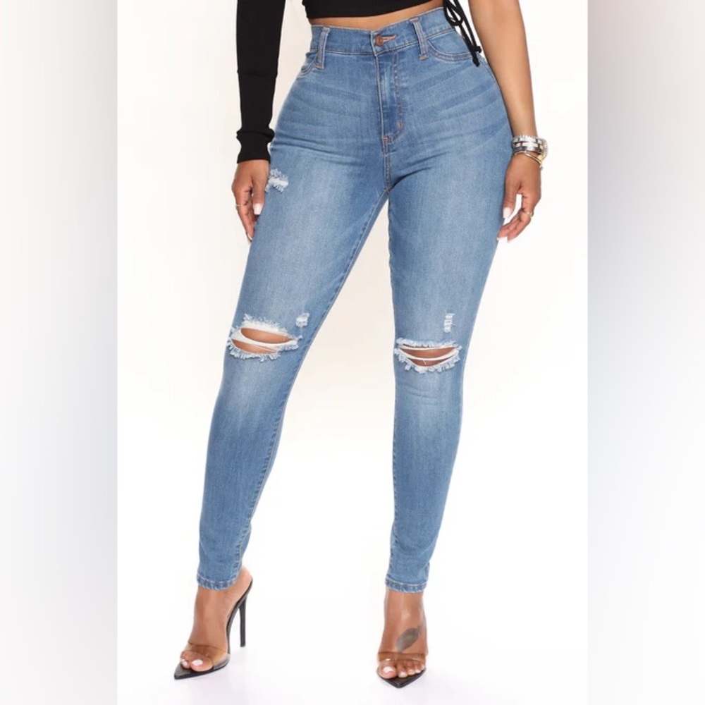 Brand New with Tag MediumBlueWash FashionNova Our Favorite HighRise Skinny Jeans